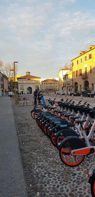 Storico Alloggio Fronte Piazza In Borgo Portello Πάδοβα Εξωτερικό φωτογραφία